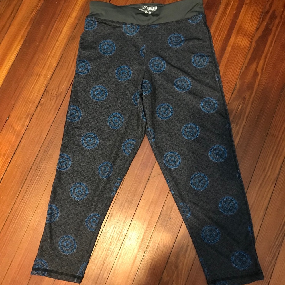 Capri Leggings, size Medium